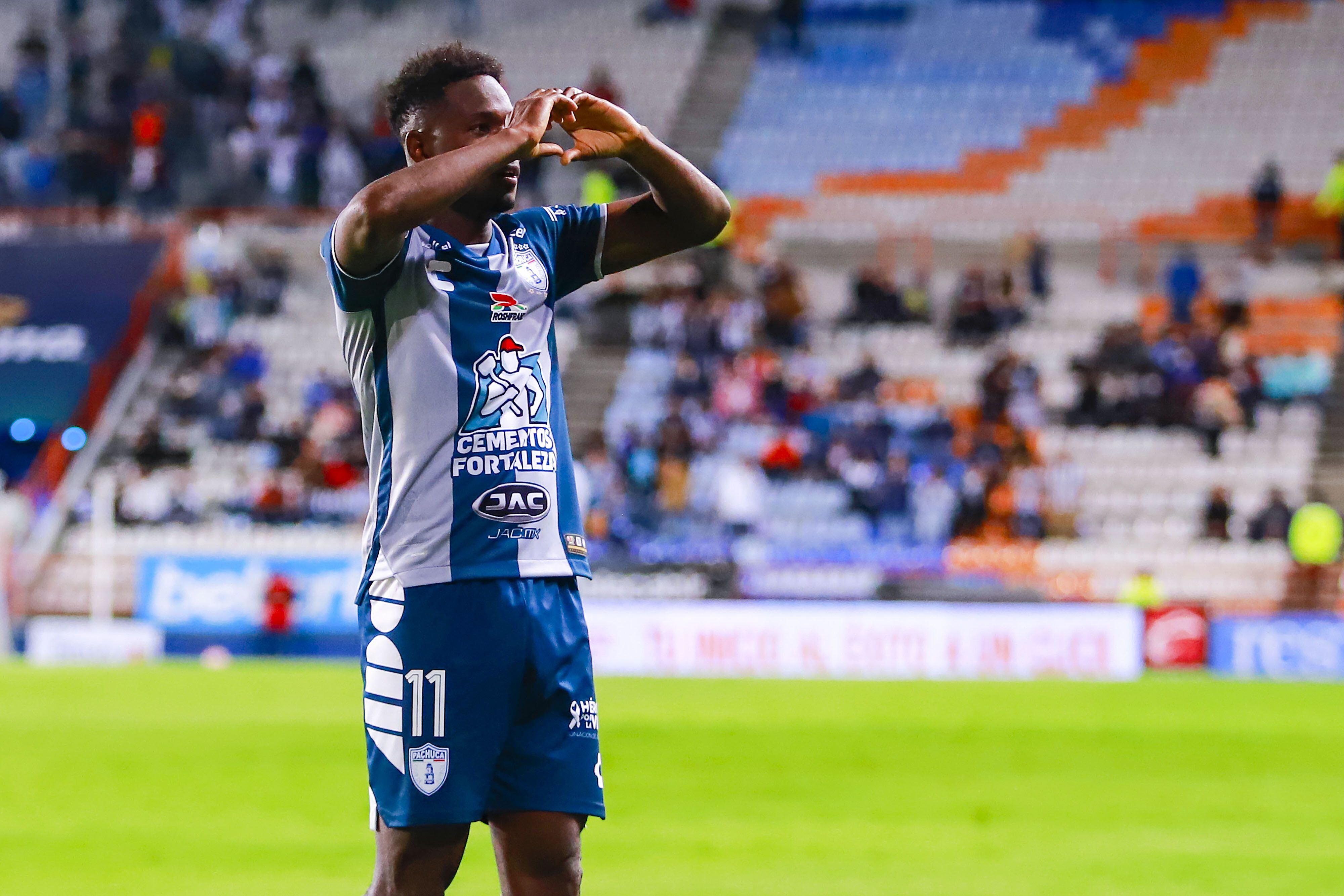 Avilés Hurtado celebra su gol ante Querétaro