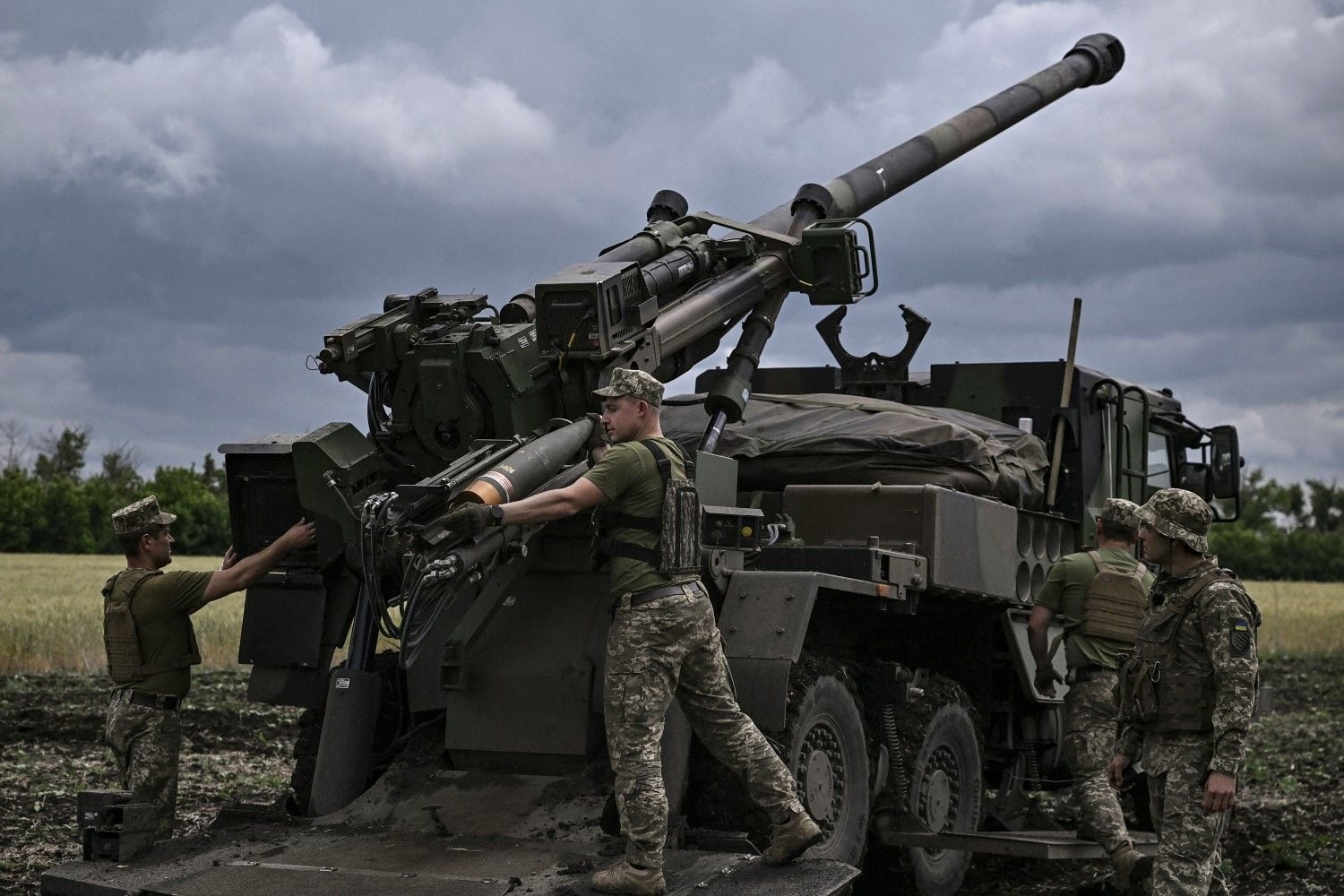 Francia va a entregar a Ucrania 6 nuevos cañones Caesar