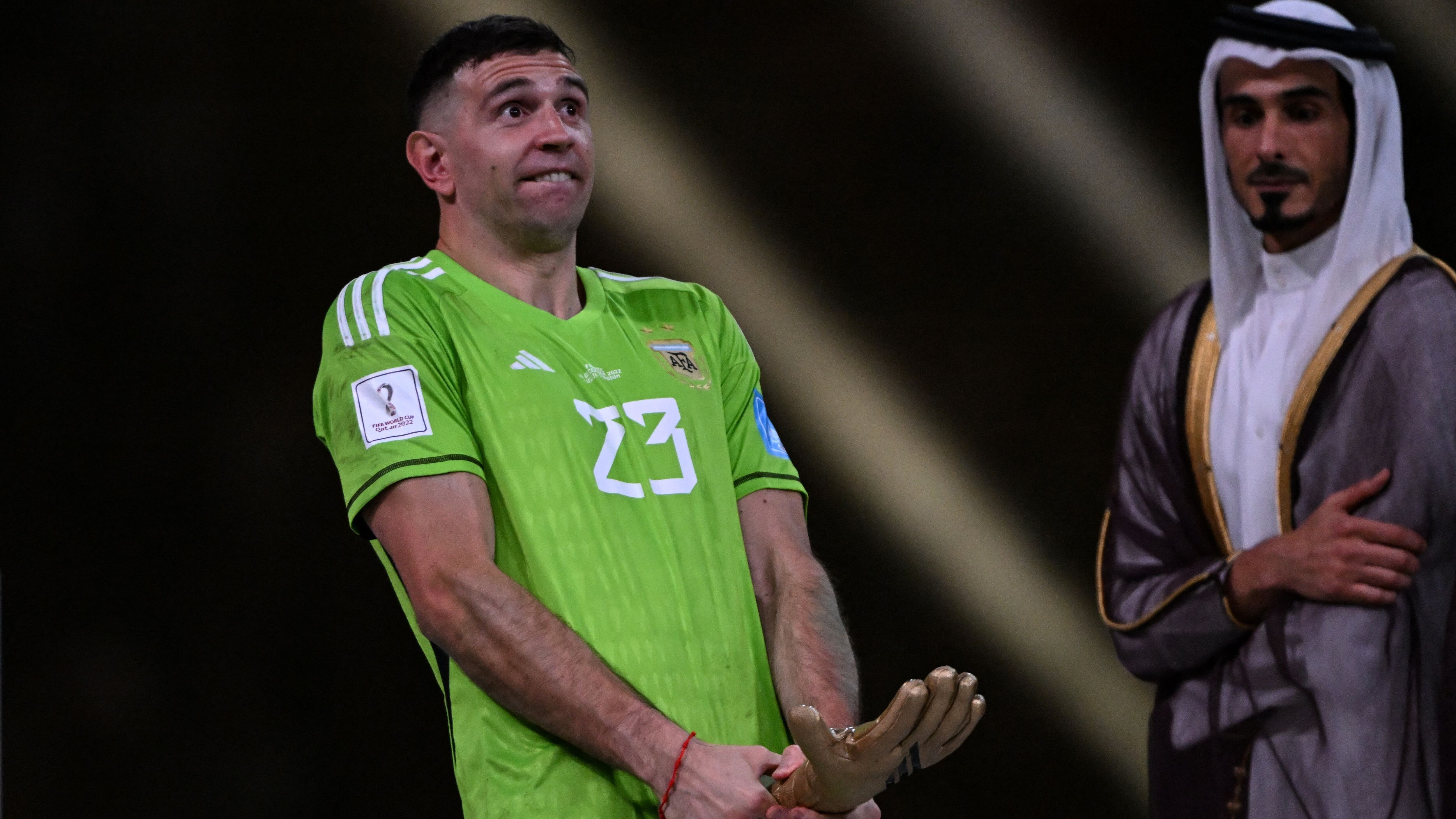 Dibu Martínez hace seña obscena tras triunfo de Argentina en Qatar 2022