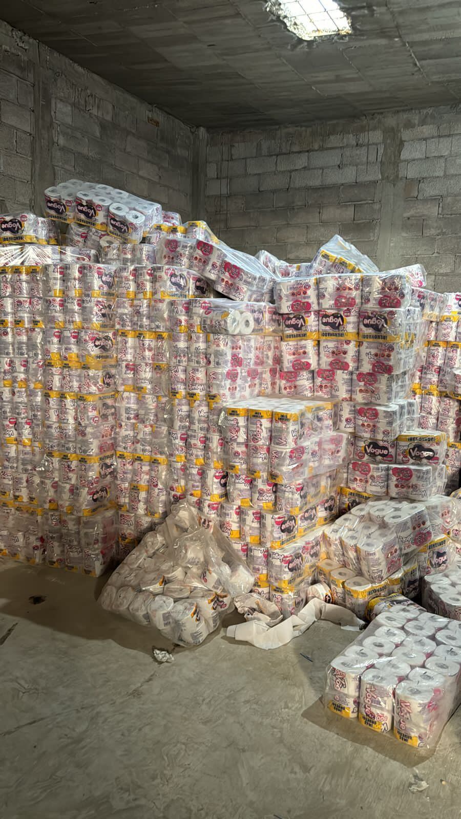 En la bodega secreta encontraron 766 paquetes de papel higiénico propiedad de la empresa Kimberly Clark