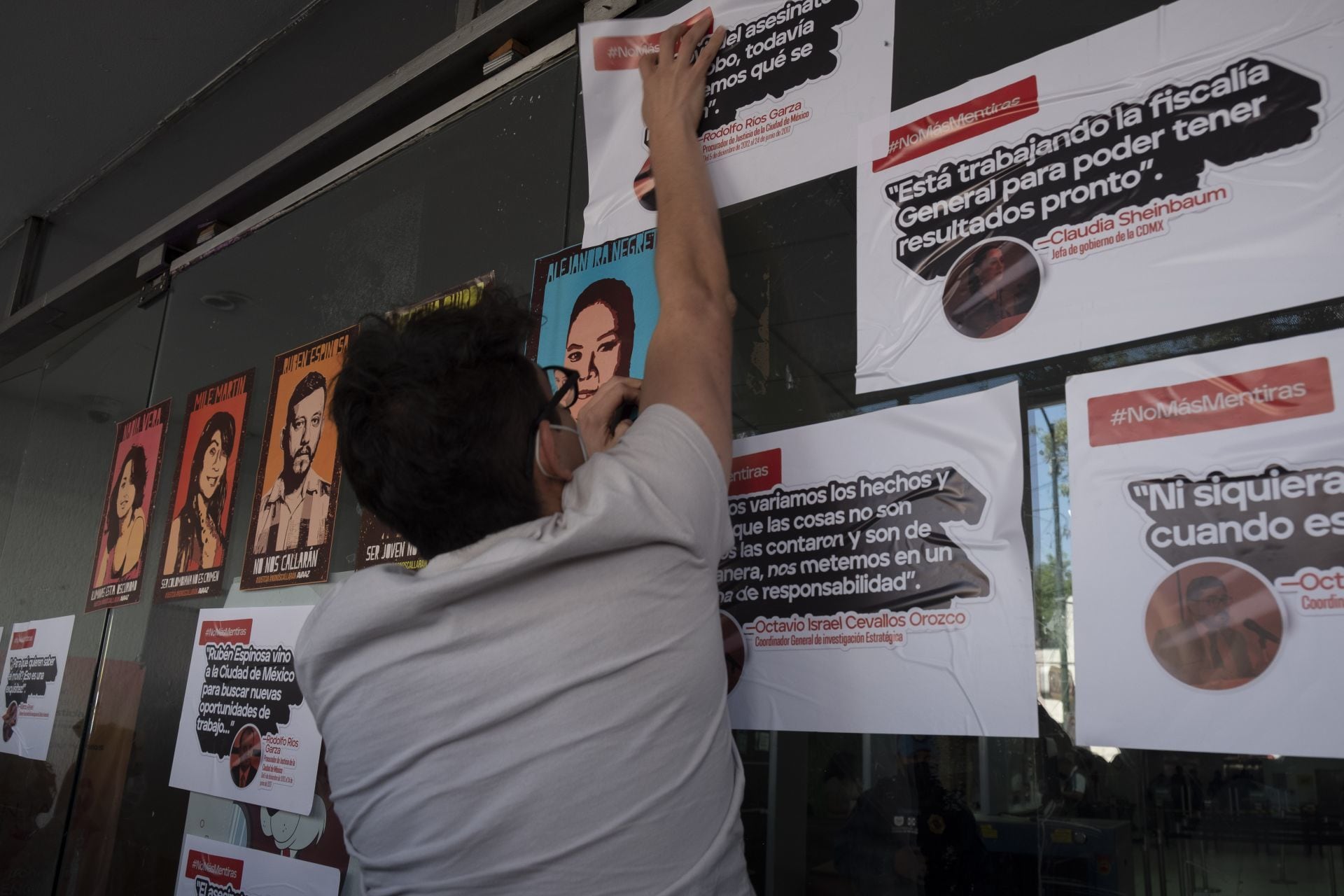 Familias del caso Narvarte protestan en la Fiscalía de CDMX
