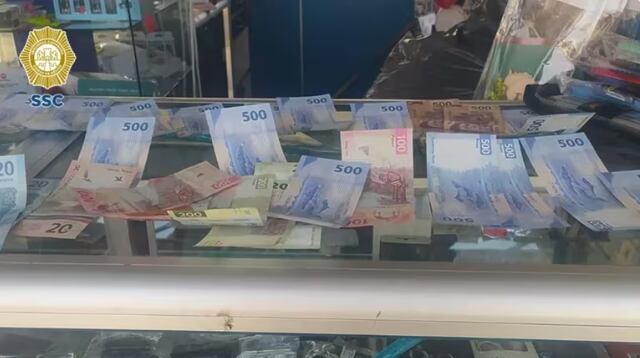 Policía devuelve cartera con 11 mil pesos a su dueño