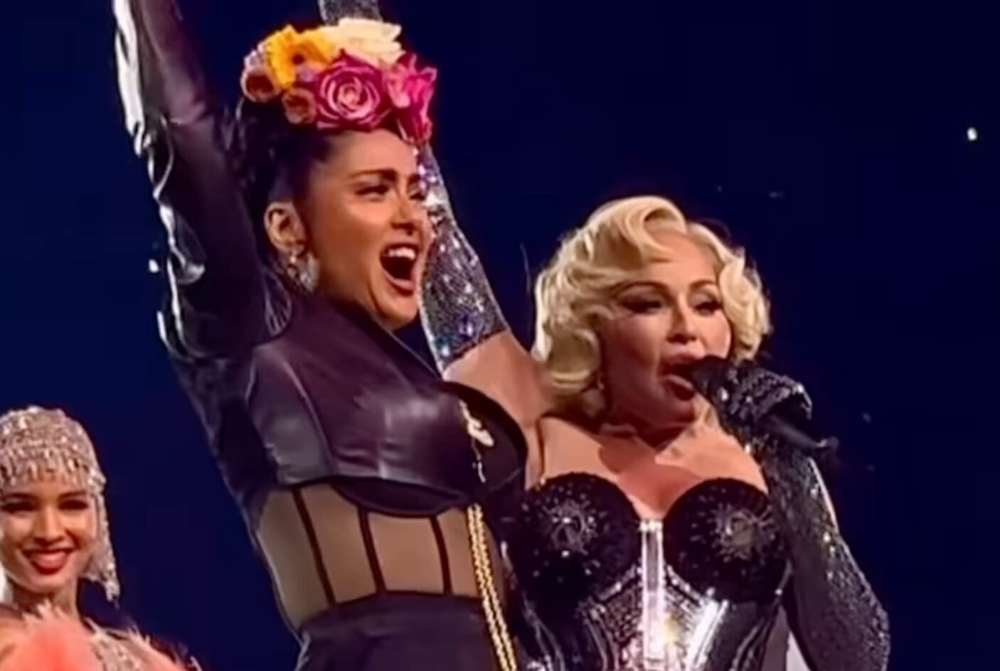Salma Hayek confesó que le tiene miedo al escenario, pero lo venció por Madonna