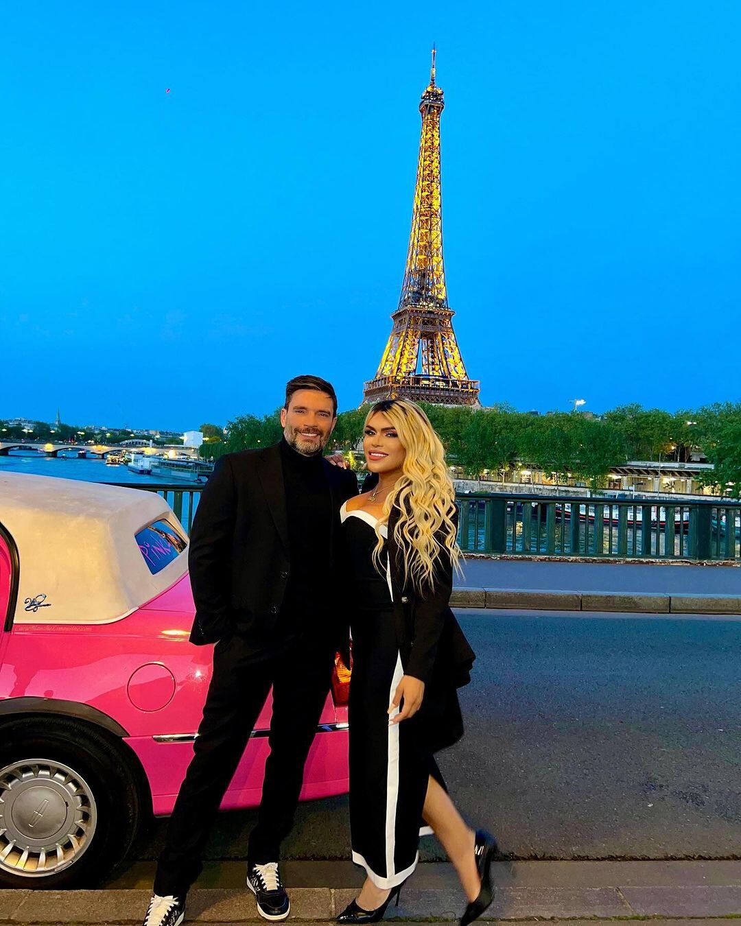 Wendy Guevara y Julián Gil viven un sueño romántico en París para su mini serie