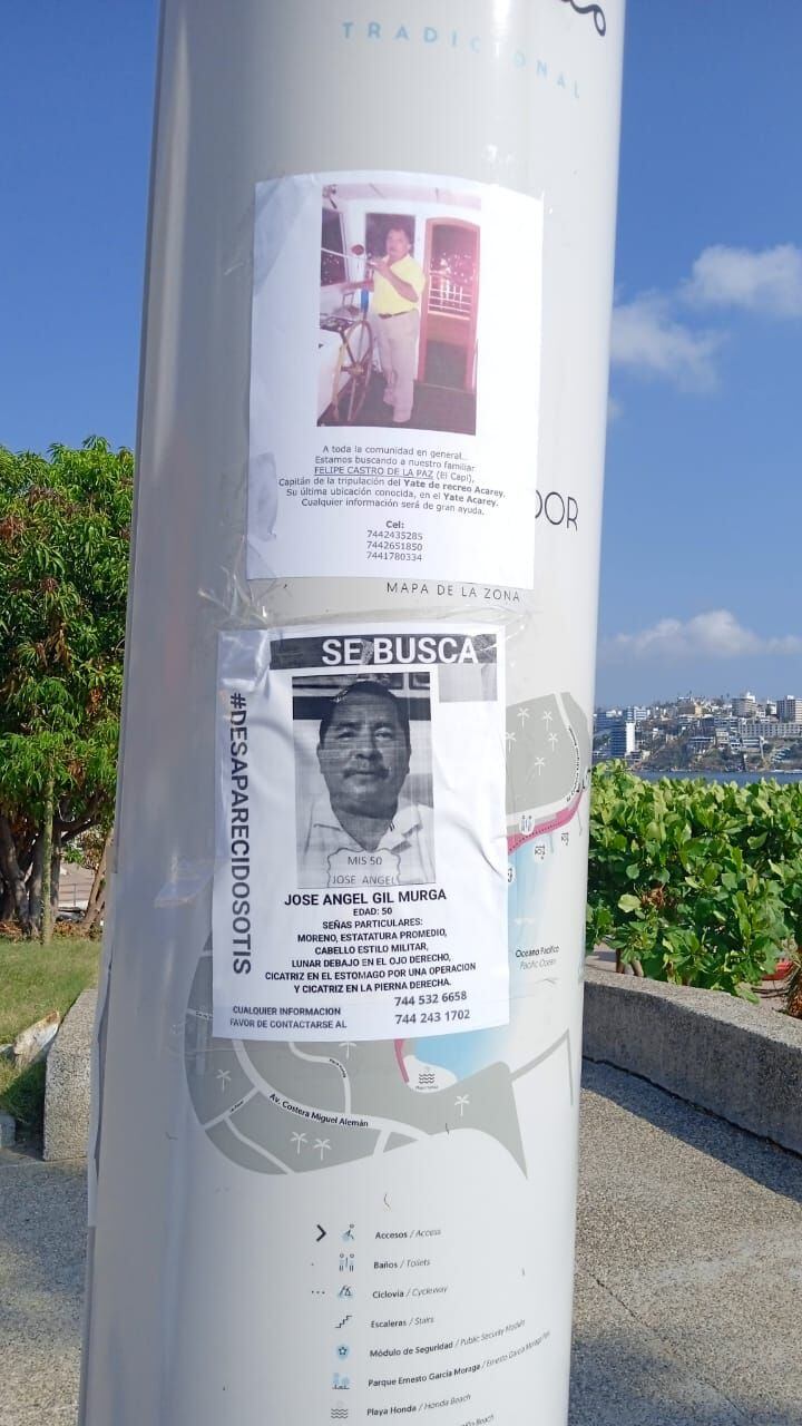 Carteles de desaparecidos en Acapulco
