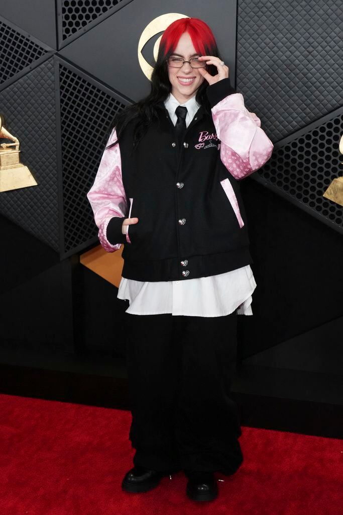 Billie Eilish llega a los Premios Grammy 2024.