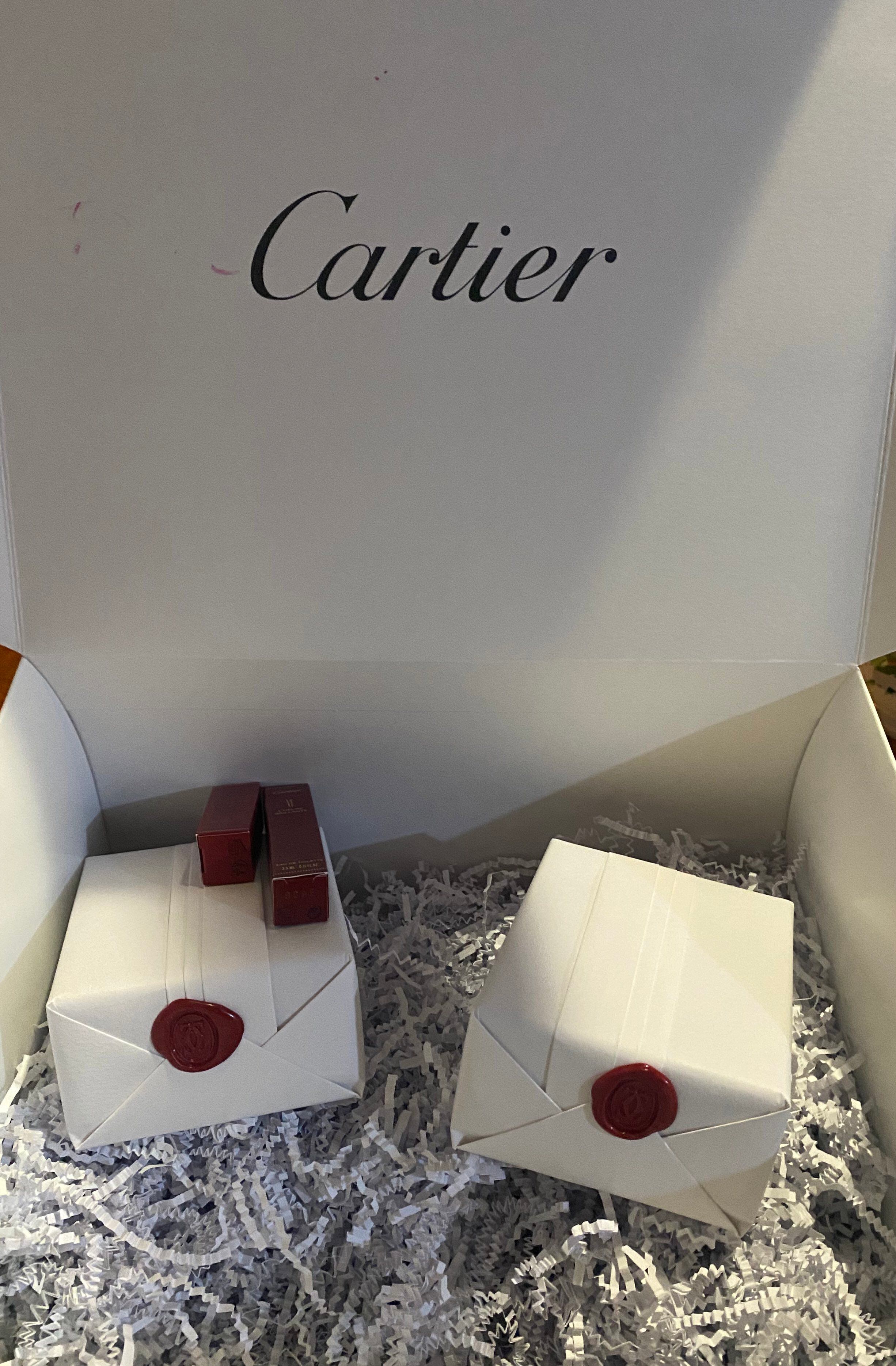 Cartier entrega aretes que vendió baratísimos