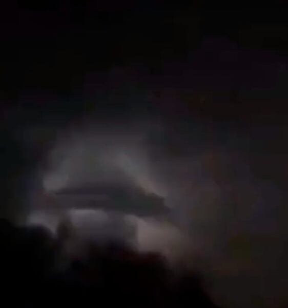 Fenómeno OVNI visto durante tormenta en Estados Unidos