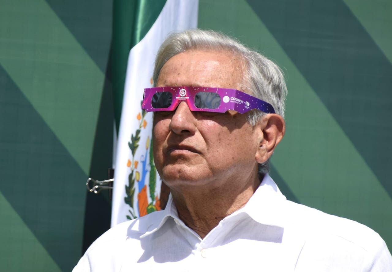 Así vivió AMLO el eclipse solar desde Mazatlán
