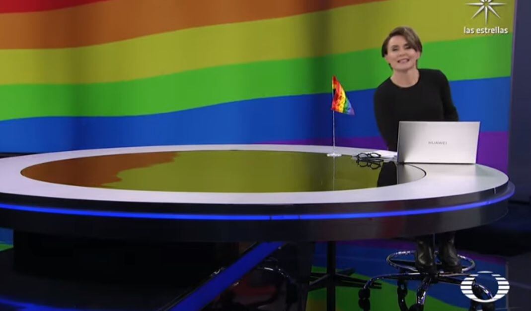 Denise Maerker coloca bandera LGBT