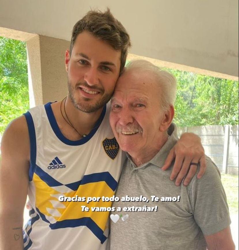 Santiago Giménez despidió con un emotivo mensaje a su abuelo, quien murió el pasado lunes 18 de septiembre.