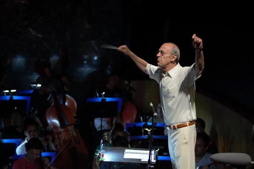 Jorge Rivero, director de la Orquesta Filarmónica de Jalisco, murió en pleno ensayo