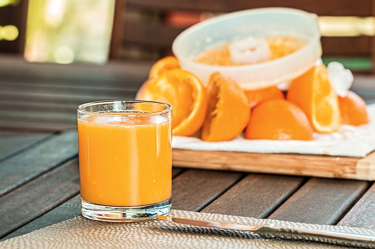 Jugo de naranja, bebida que quita la sed