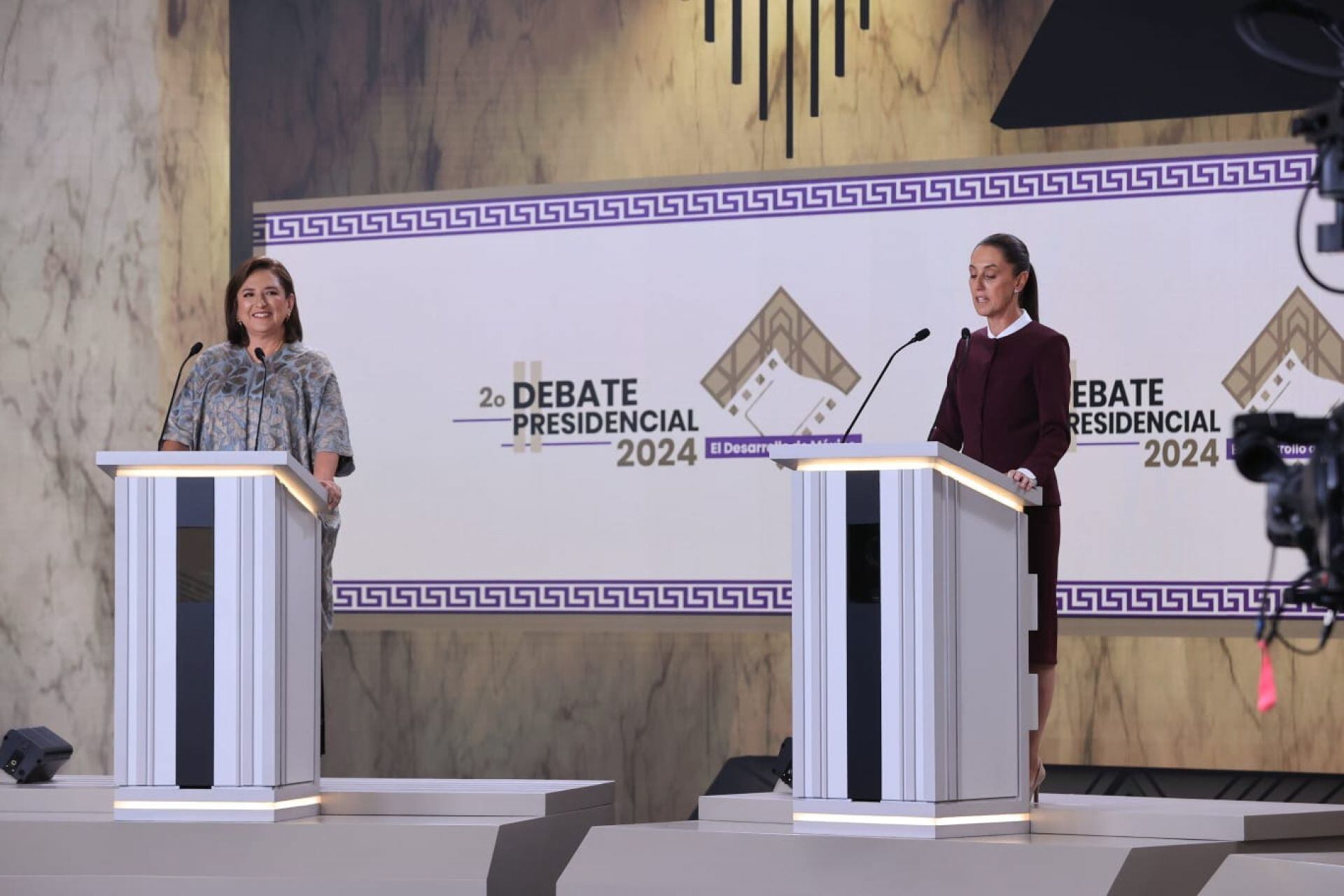 Claudia Sheinbaum y Xóchitl Gálvez durante el segundo debate presidencial