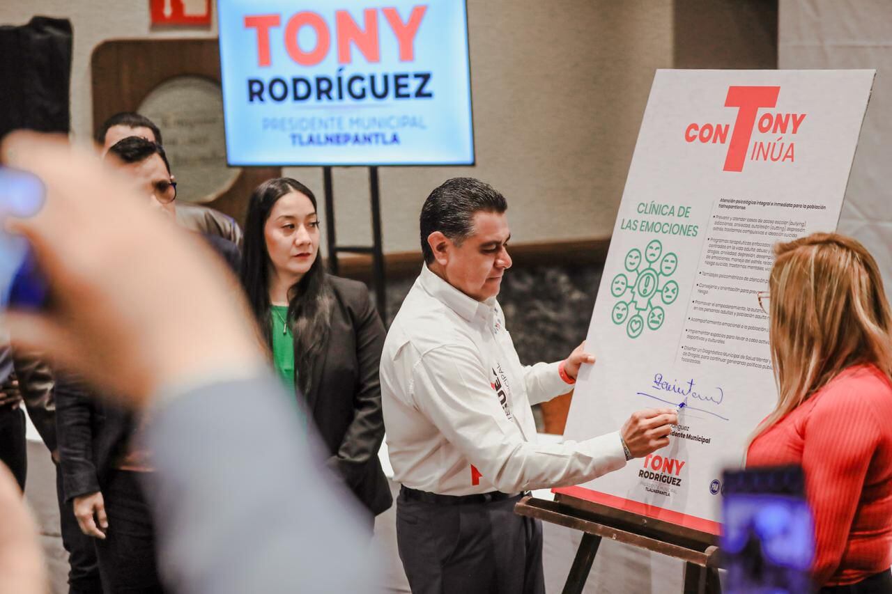 Tony Rodríguez firma compromiso para clínica de las emociones