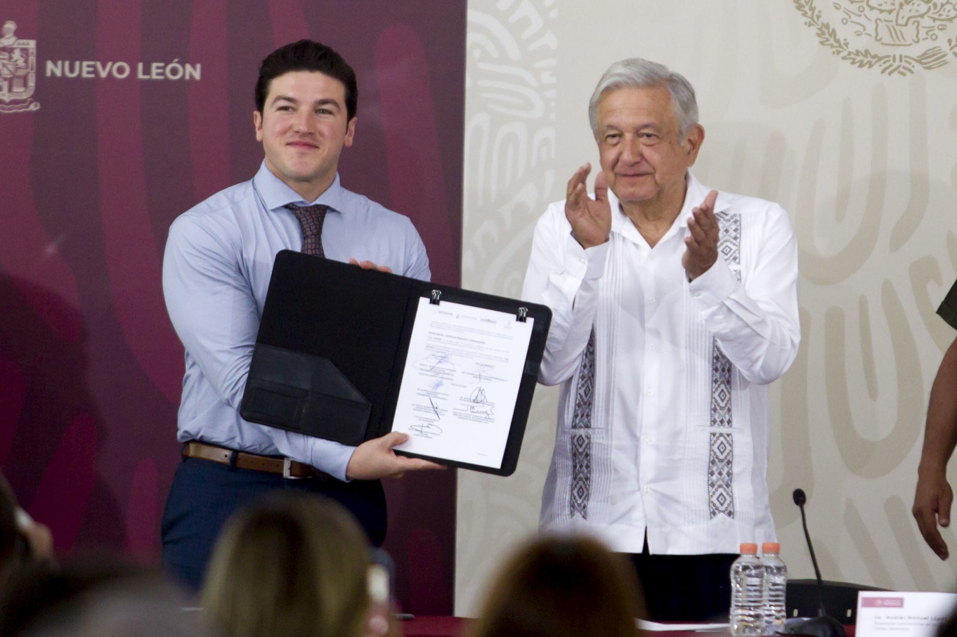 El presidente Andrés Manuel López Obrador, así como el gobernador de Nuevo León Samuel García, en conjunto con CONAGUA y directivos de la SEDENA, firmaron el Plan de Apoyo; Agua para Nuevo León