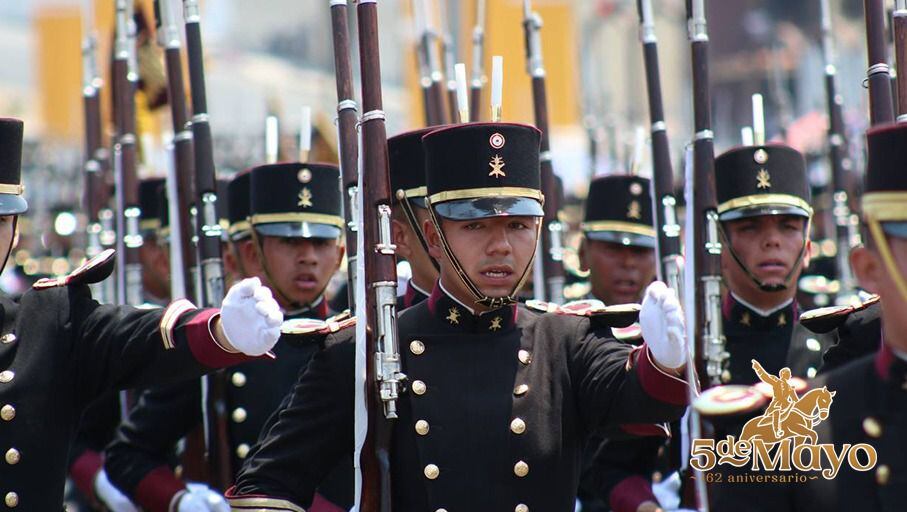Desfile Cívico Militar en Puebla por el 5 de mayo