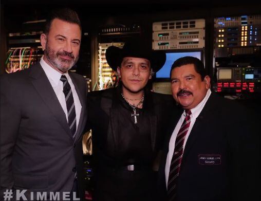 Christian Nodal se tomó foto con el famoso Guillermo Rodríguez en Jimmy Kimmel