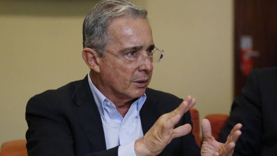 Álvaro Uribe. Preocupación por acuerdo Gobierno-FARC.