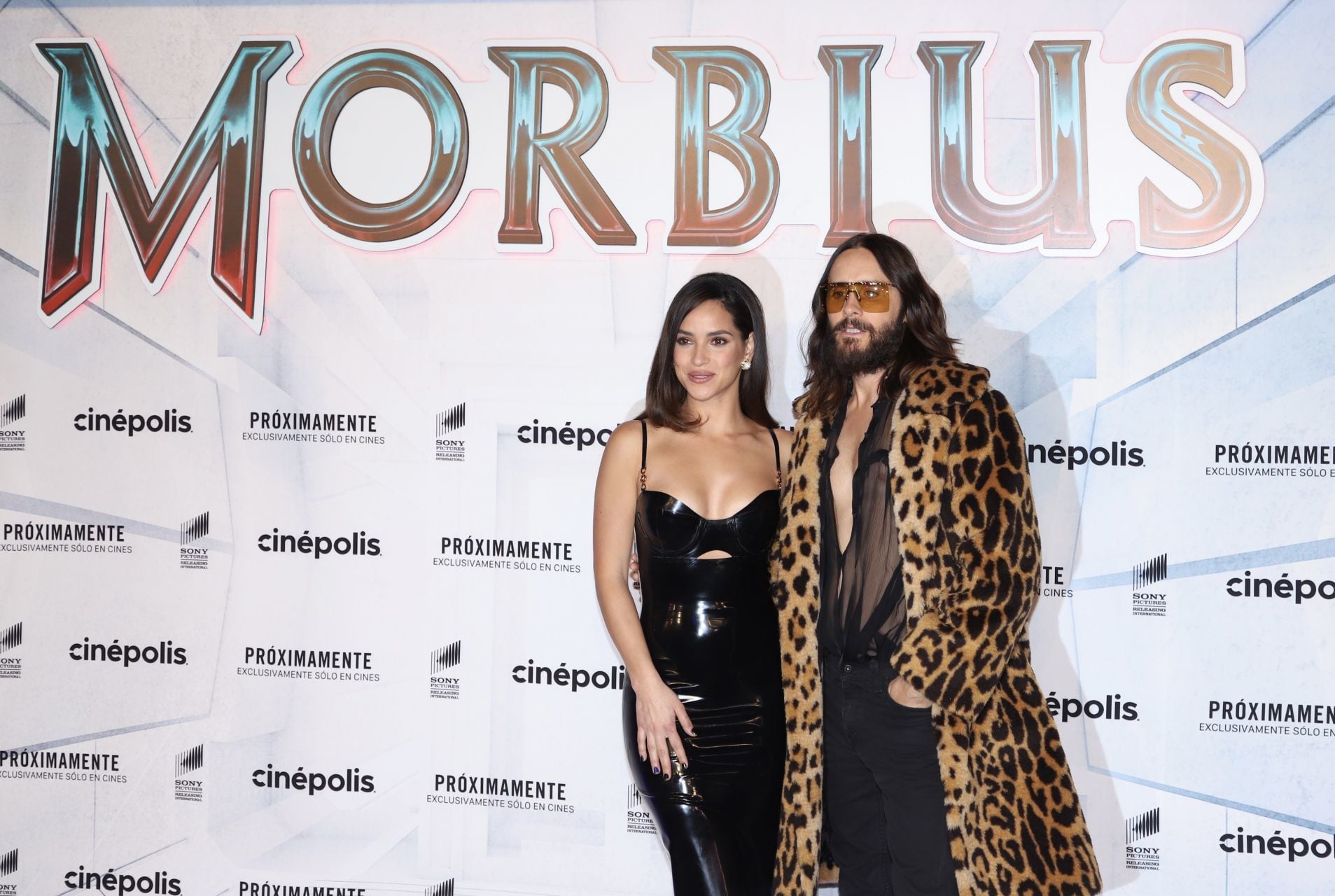 Adria Arjona y Jared Leto promocionan 'Morbius' en México.