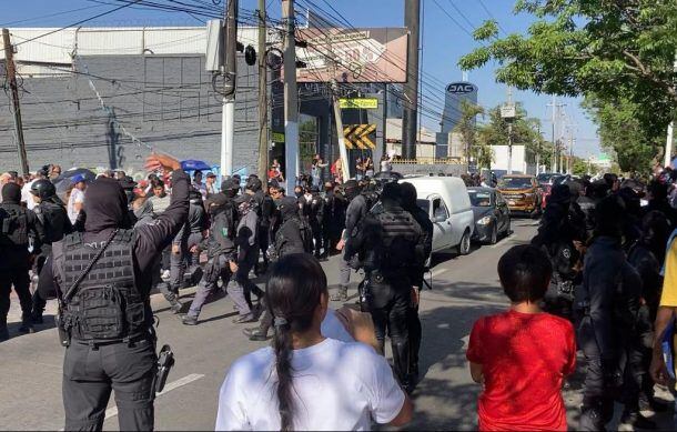 Confrontación entre policías y manifestantes