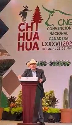 Adán Augusto López en la Convención Nacional Ganadera de Chihuahua
