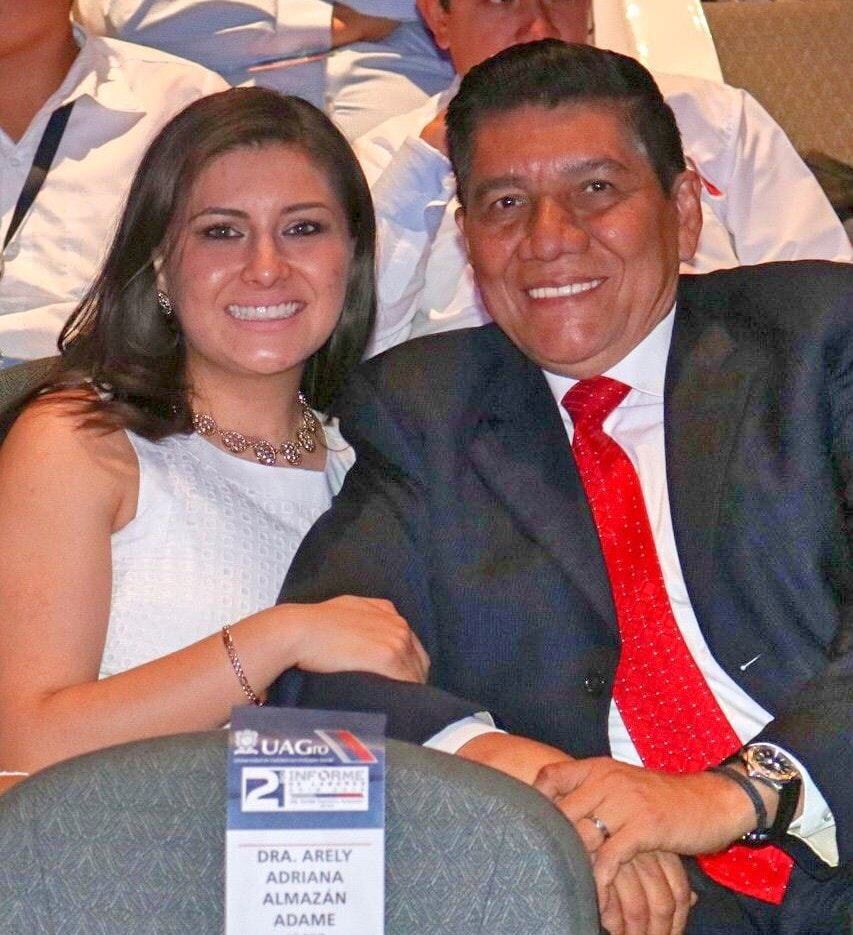 Mario Moreno Arcos y su esposa