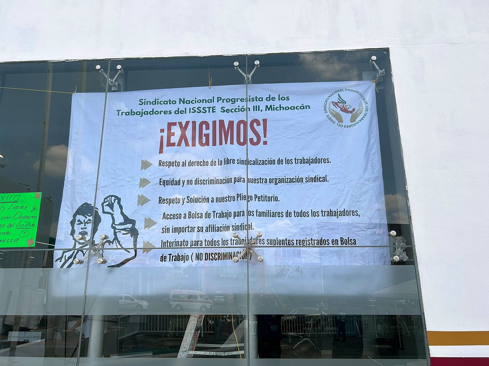 Protesta de trabajadores del ISSSTE en Michoacán