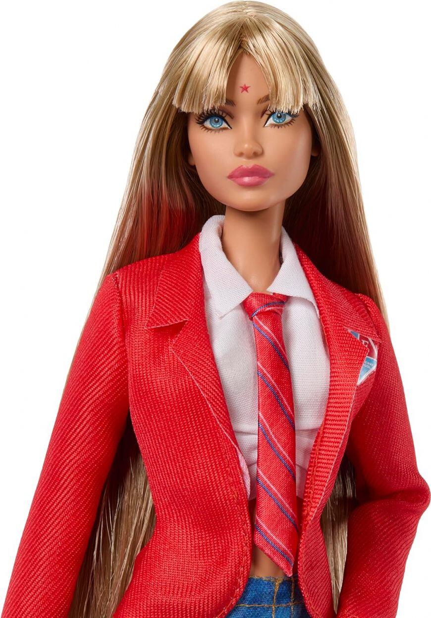 Muñeca de Anahí con el uniforme del Elite Way School.