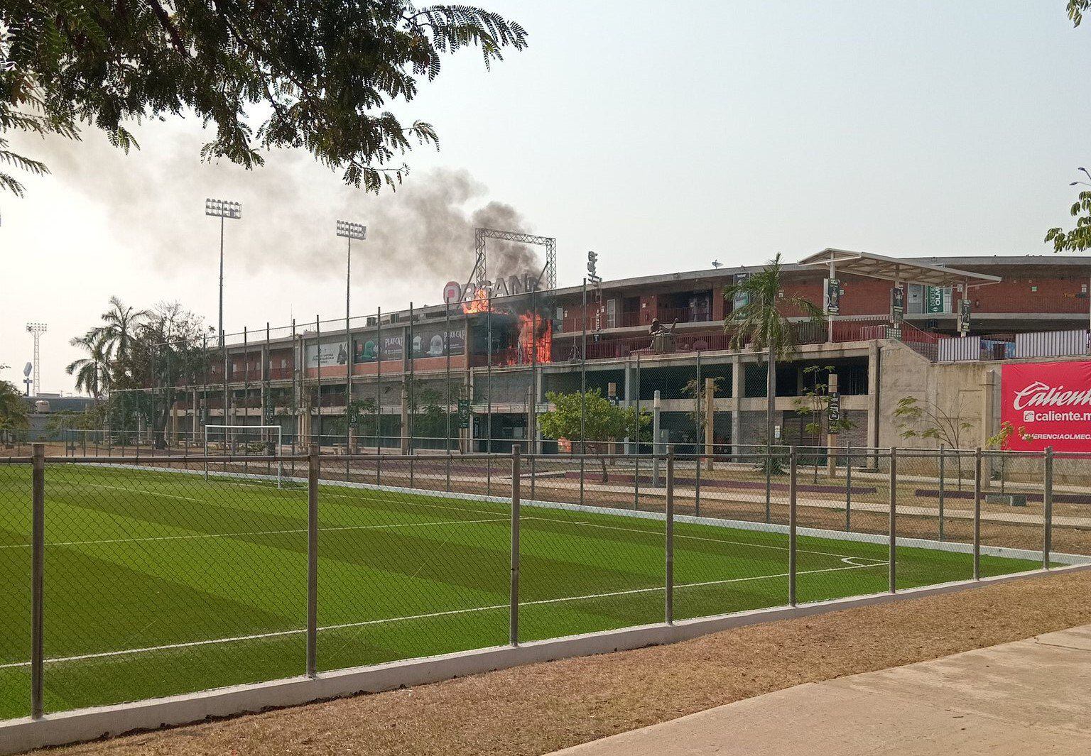 ¿Qué pasó en Tabasco? Explota tanque de gas en parque de beisbol centenario 27 de febrero