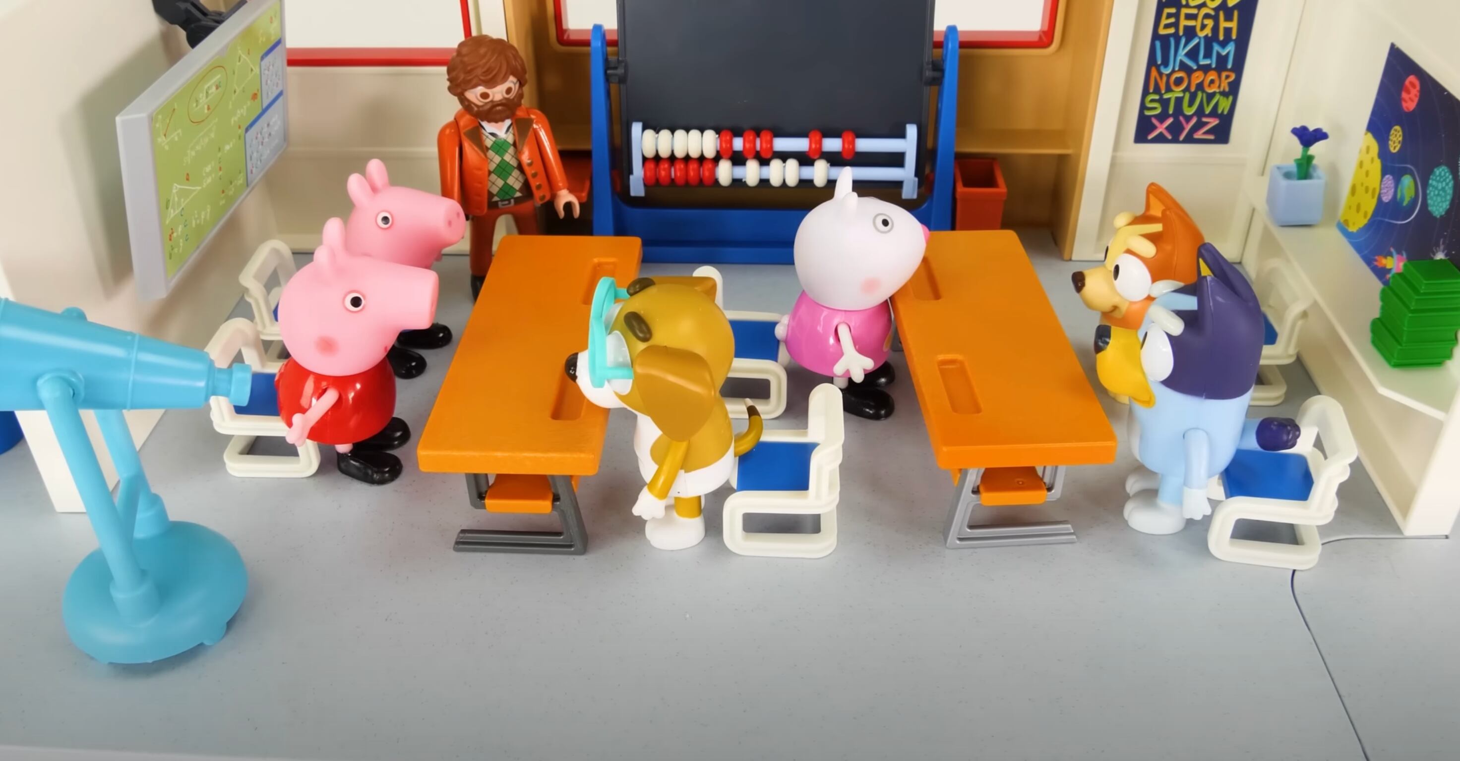 Peppa Pig y Bluey van a la escuela