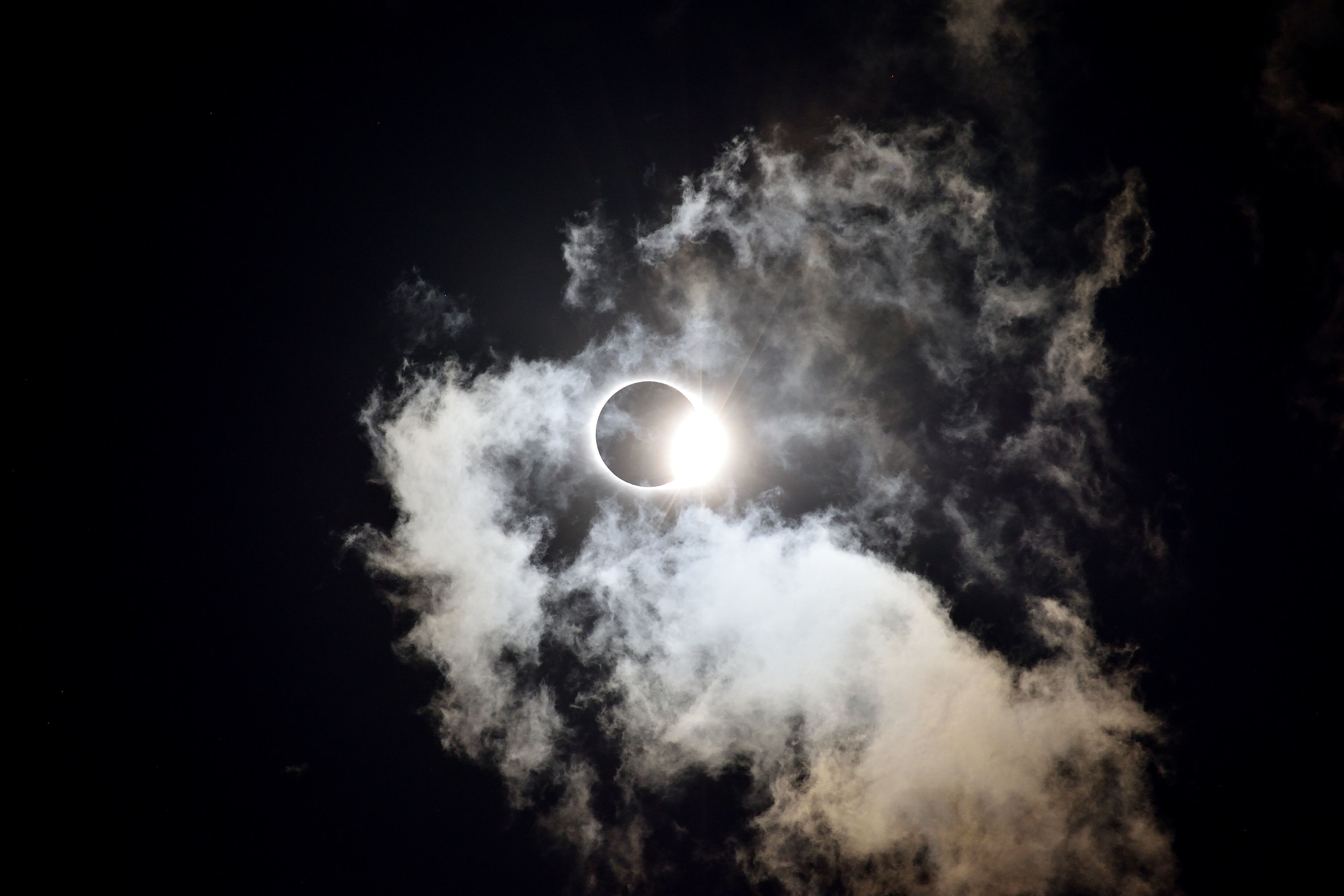 Efectos del eclipse solar y lunar del 14 y 28 de octubre
