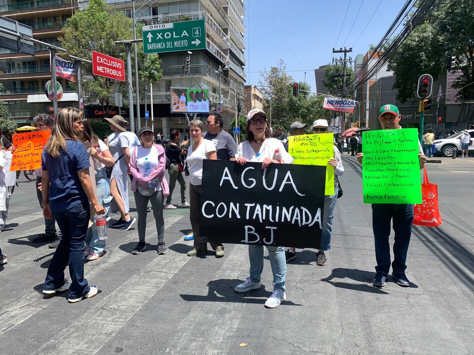 Protesta de vecinos por agua contaminada