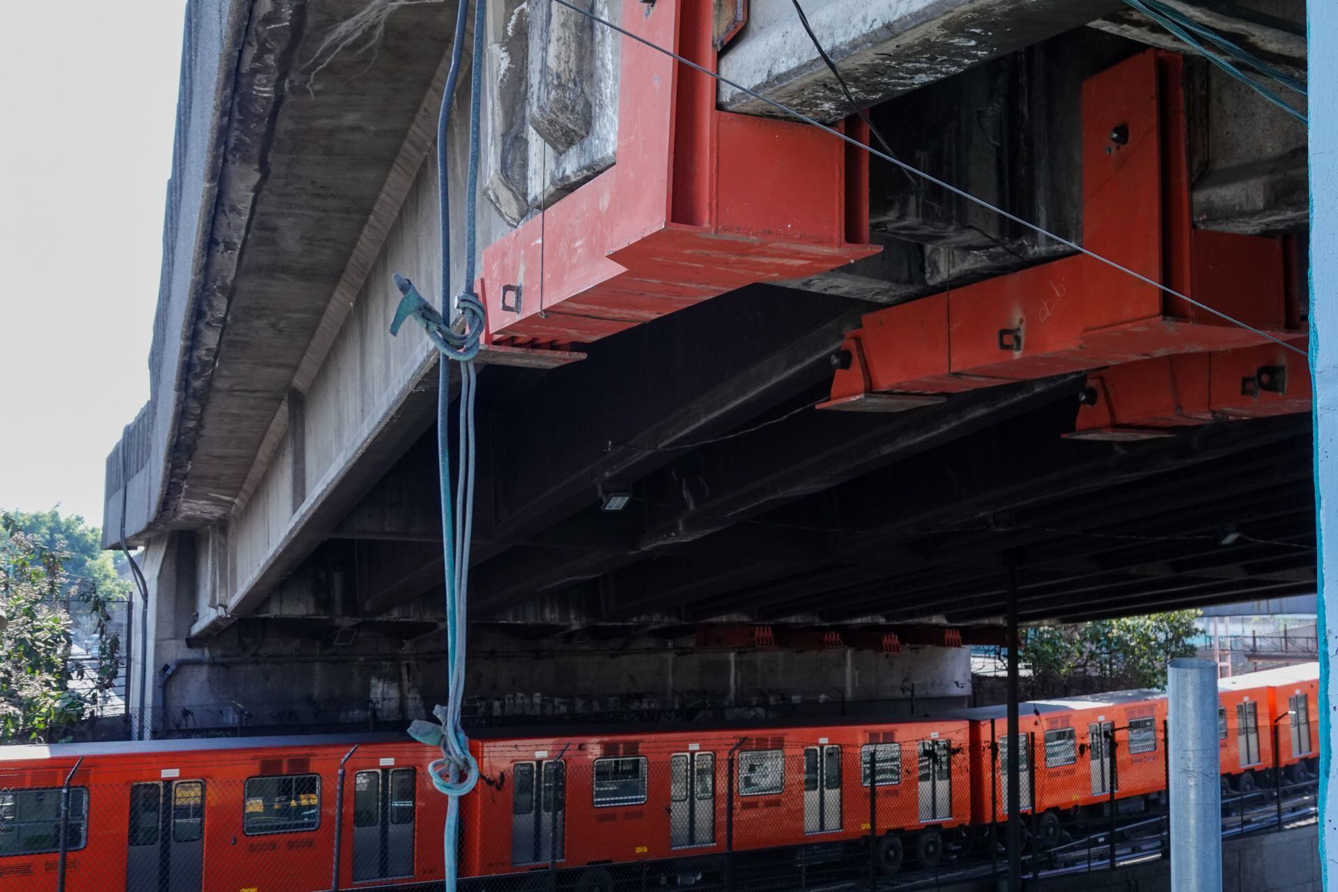 Gobierno de CDMX descarta riesgos en puente de Metro Pantitlán de la Línea 9 por refuerzos metálicos