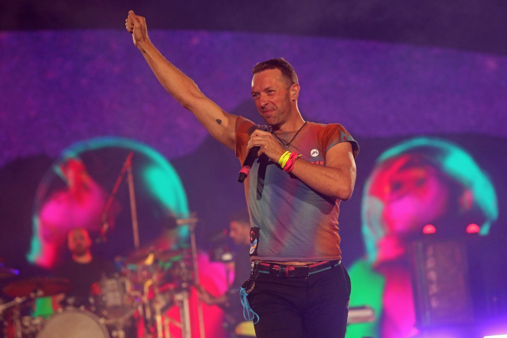 Chris Martin de Coldplay en concierto de México.