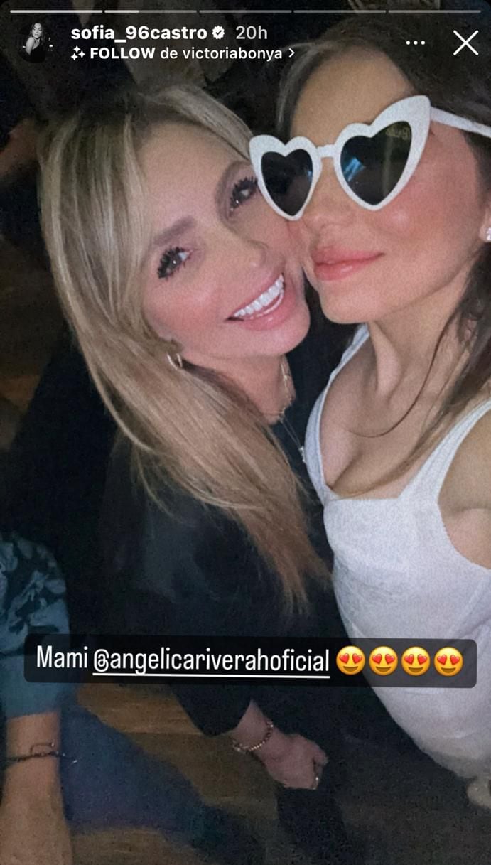 Sofía Castro celebra despedida de soltera junto con su  mamá Angélica Rivera