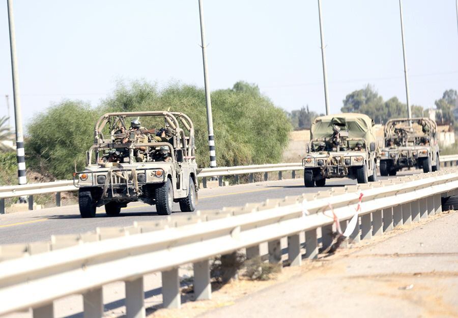 Vehículos del ejército de Israel cerca de la Franja de Gaza