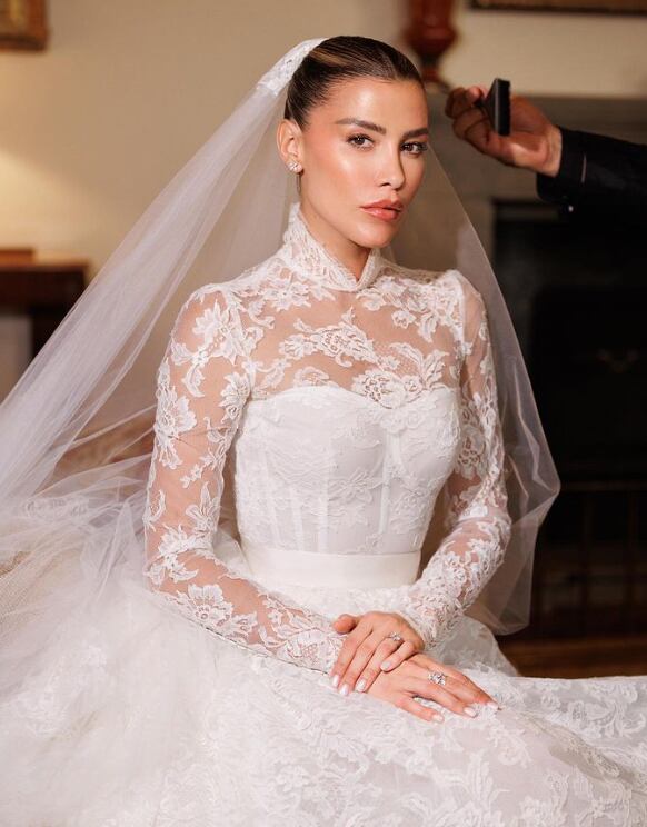 Michelle Salas con vestido de novia