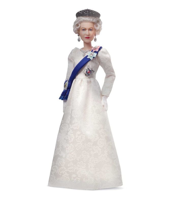 Barbie inspirada en la reina Isabel II