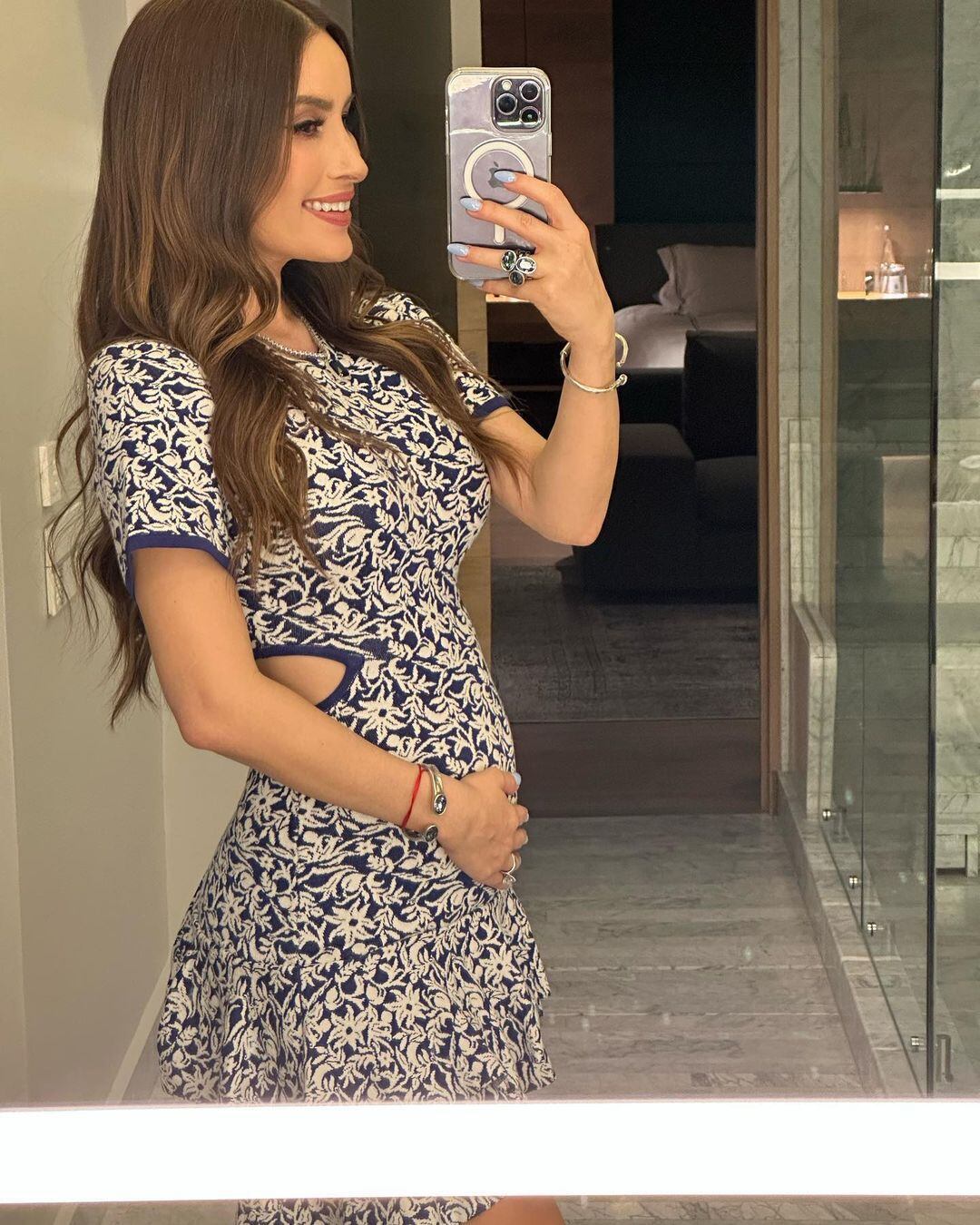 Cynthia Rodríguez muestra pancita de embarazo